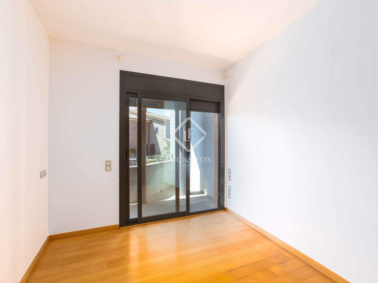 4 sypialnia Willa na sprzedaż w Alella z basenem garażem - 999 000 € (Ref: 9239309)