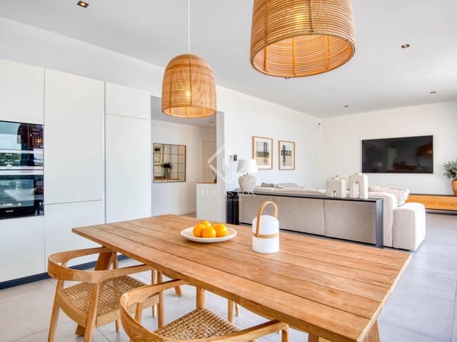 3 soverom Villa til salgs i Santa Cristina d'Aro med svømmebasseng garasje - € 810 000 (Ref: 9240671)