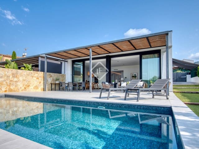 3 soverom Villa til salgs i Santa Cristina d'Aro med svømmebasseng garasje - € 810 000 (Ref: 9240671)