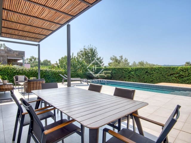 3 soverom Villa til salgs i Santa Cristina d'Aro med svømmebasseng garasje - € 810 000 (Ref: 9240671)