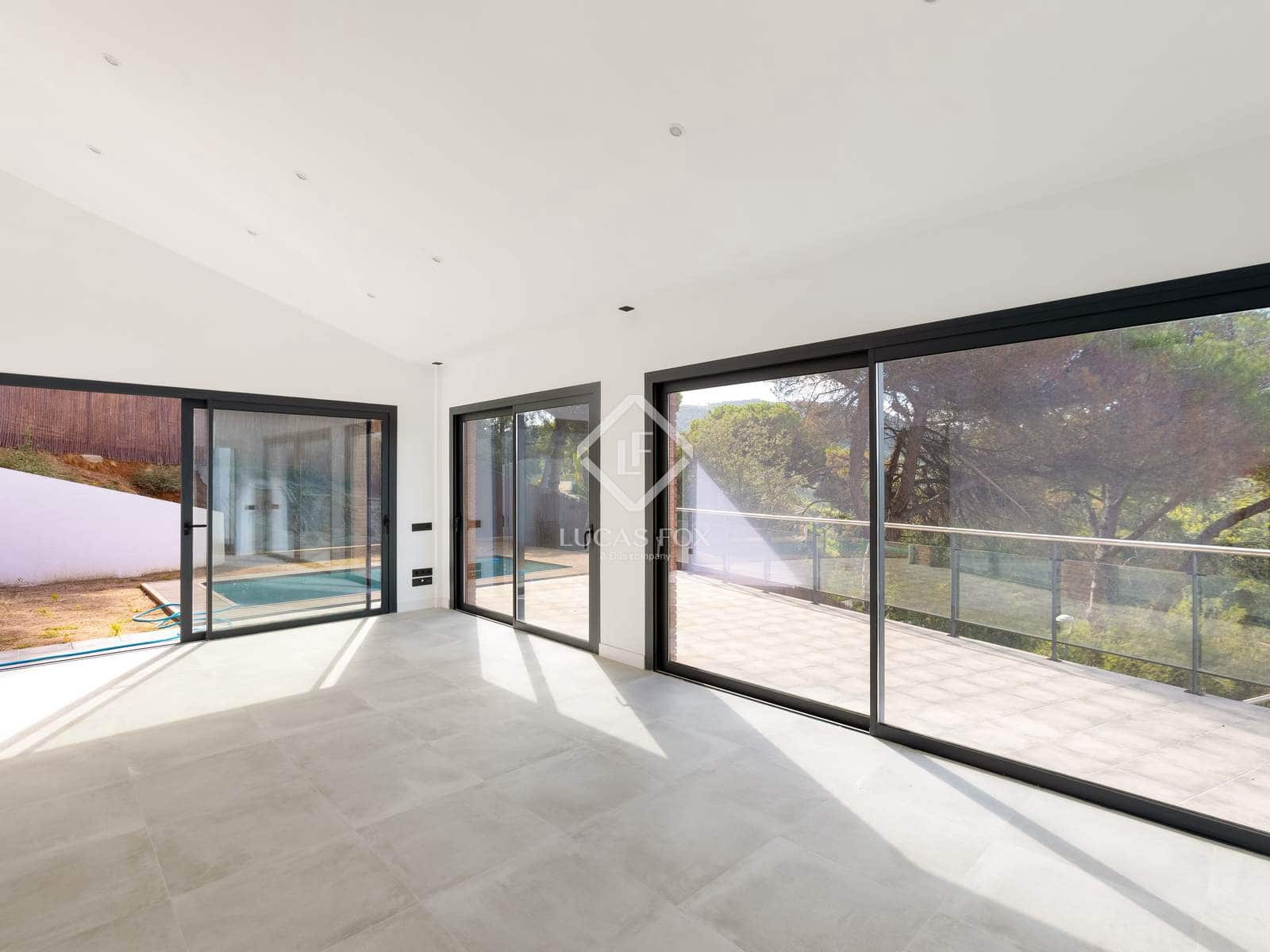 4 soverom Villa til salgs i Vallromanes med svømmebasseng garasje - € 790 000 (Ref: 9241150)