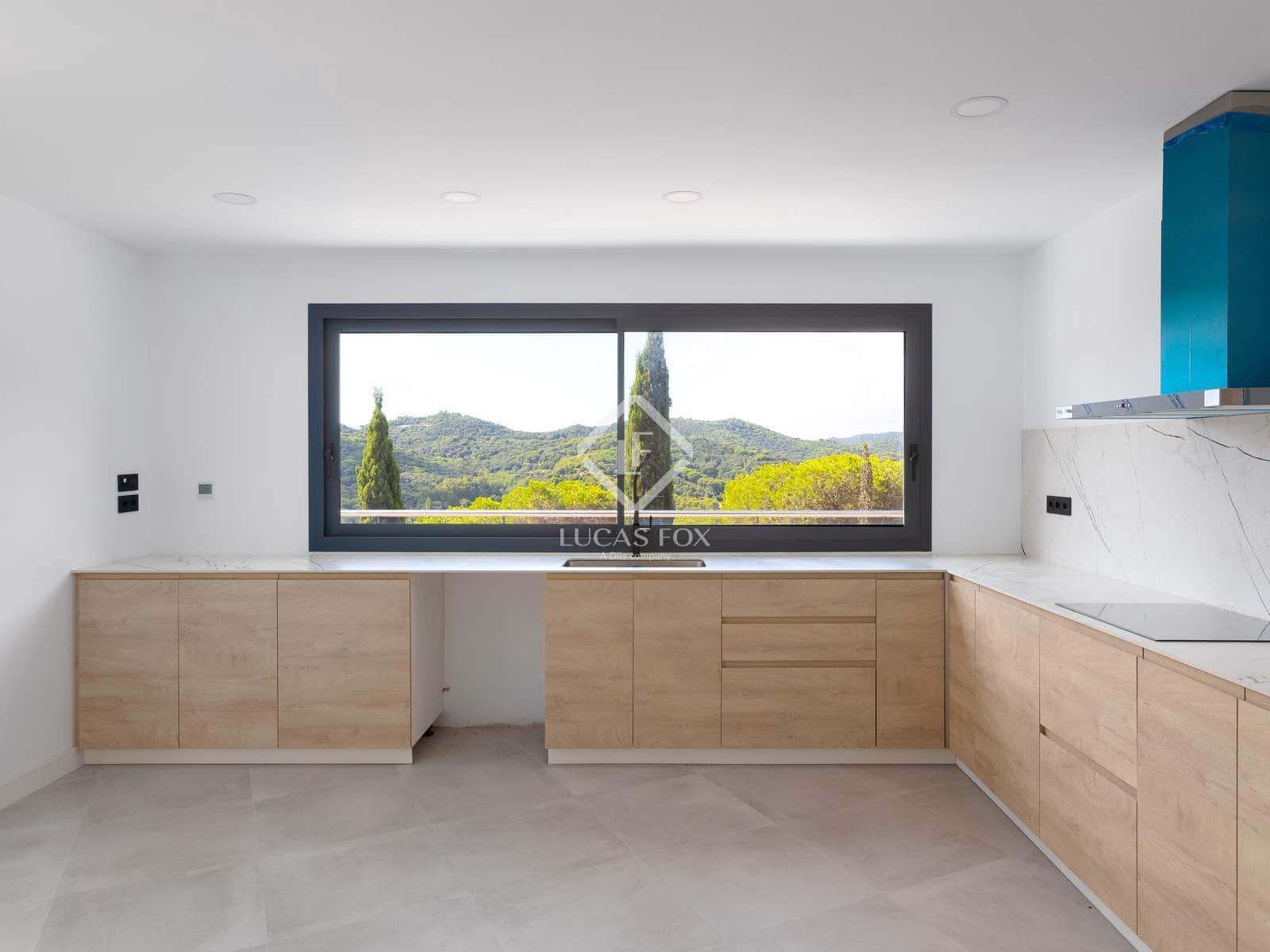 4 soverom Villa til salgs i Vallromanes med svømmebasseng garasje - € 790 000 (Ref: 9241150)