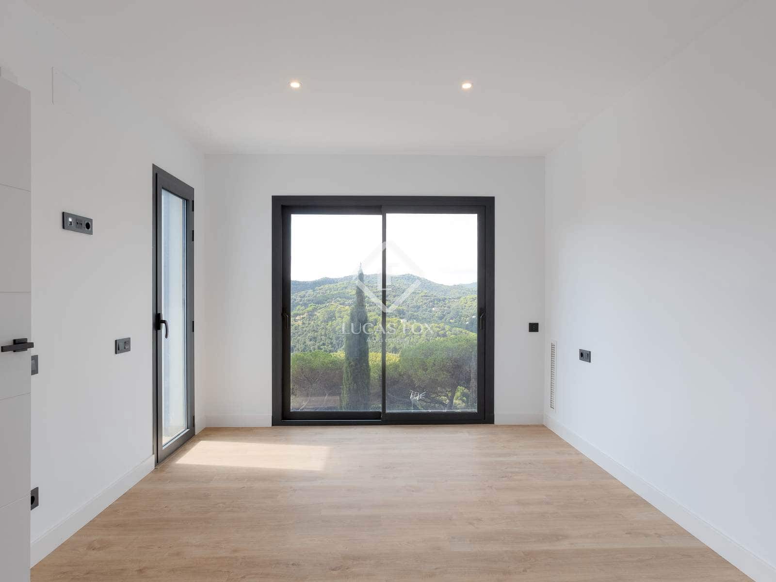 4 soverom Villa til salgs i Vallromanes med svømmebasseng garasje - € 790 000 (Ref: 9241150)