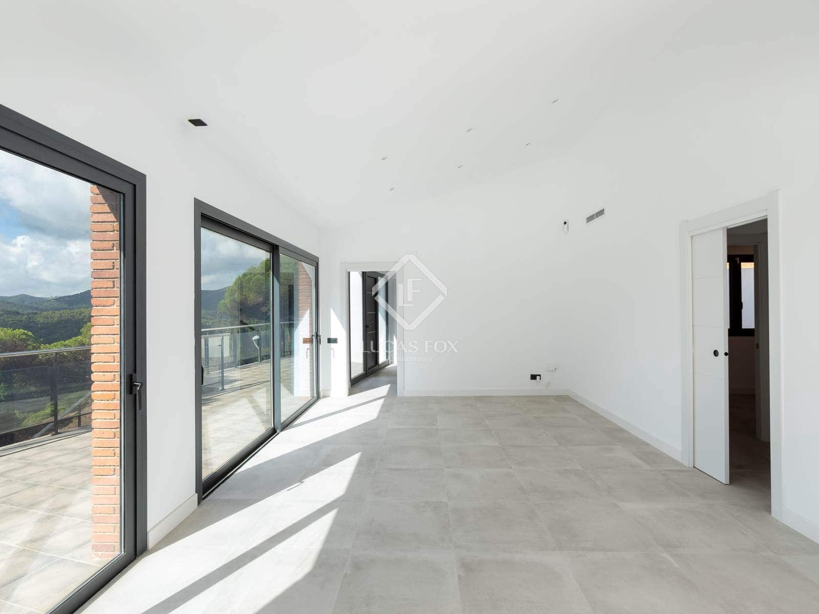 4 soverom Villa til salgs i Vallromanes med svømmebasseng garasje - € 790 000 (Ref: 9241150)