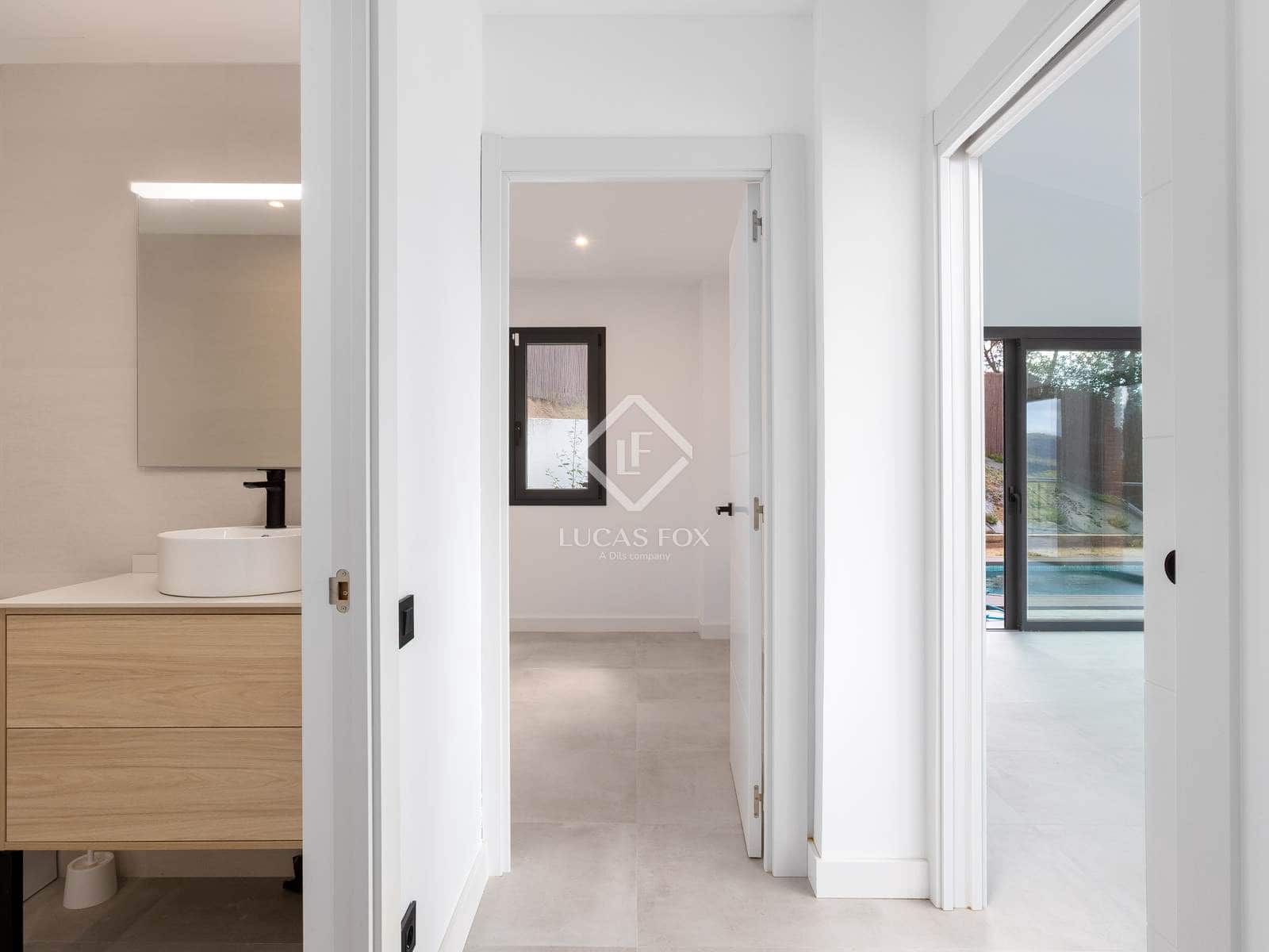 4 soverom Villa til salgs i Vallromanes med svømmebasseng garasje - € 790 000 (Ref: 9241150)