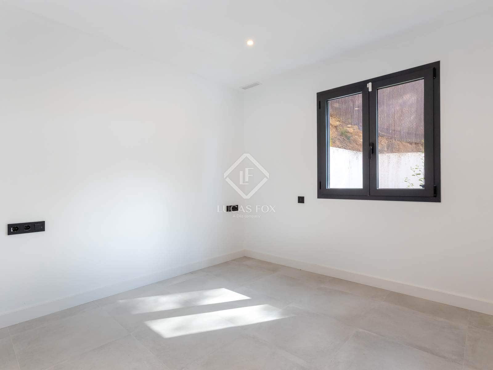 4 soverom Villa til salgs i Vallromanes med svømmebasseng garasje - € 790 000 (Ref: 9241150)