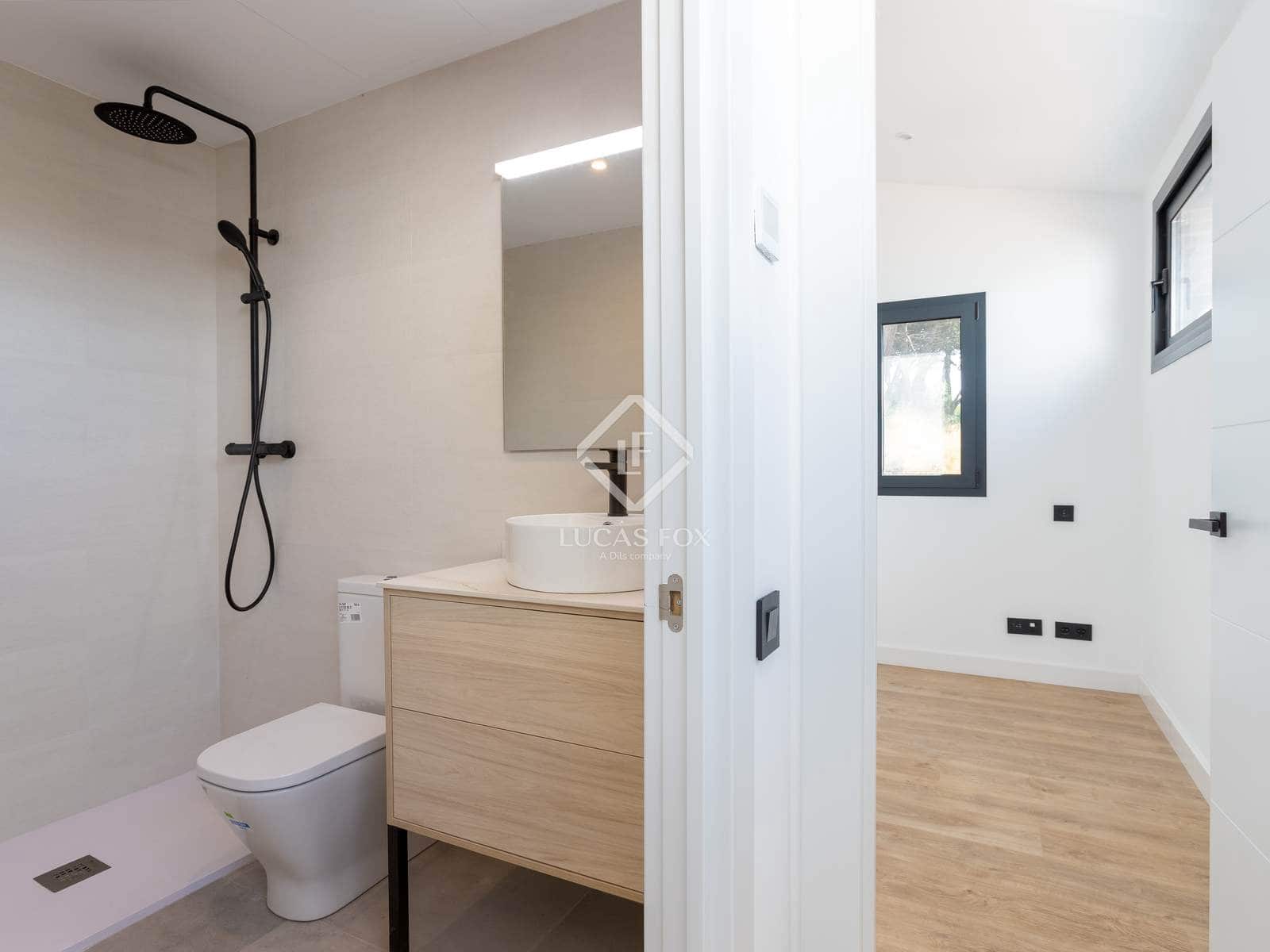 4 soverom Villa til salgs i Vallromanes med svømmebasseng garasje - € 790 000 (Ref: 9241150)