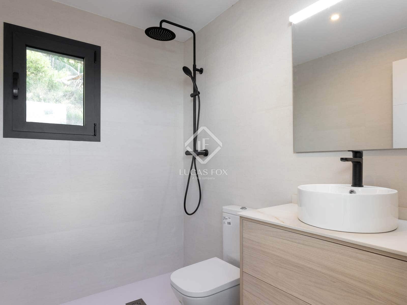 4 soverom Villa til salgs i Vallromanes med svømmebasseng garasje - € 790 000 (Ref: 9241150)