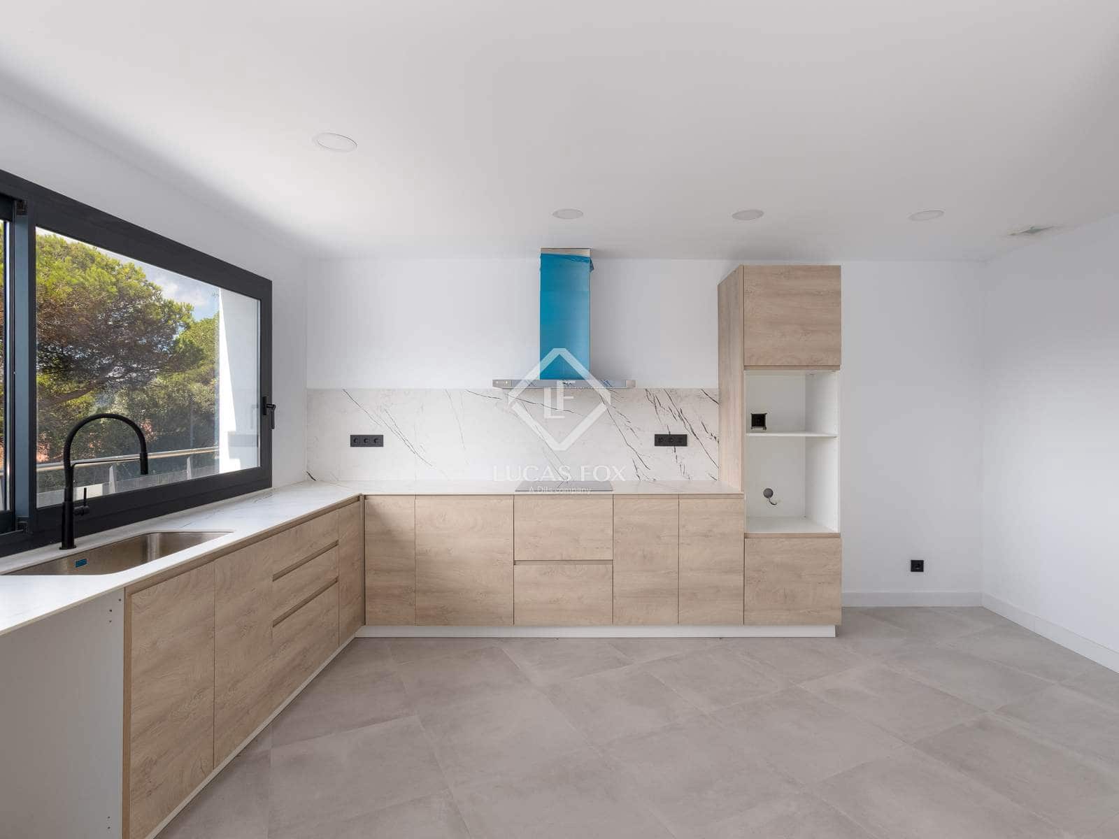 4 soverom Villa til salgs i Vallromanes med svømmebasseng garasje - € 790 000 (Ref: 9241150)