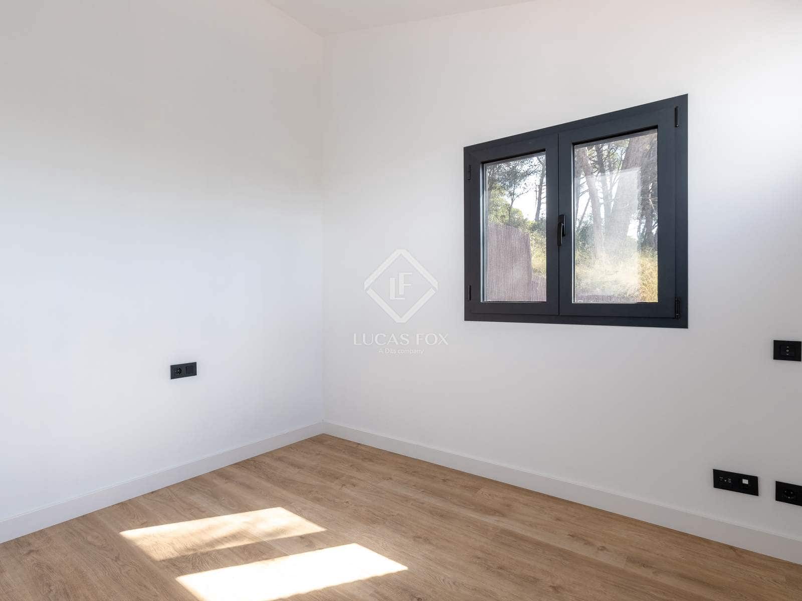 4 soverom Villa til salgs i Vallromanes med svømmebasseng garasje - € 790 000 (Ref: 9241150)