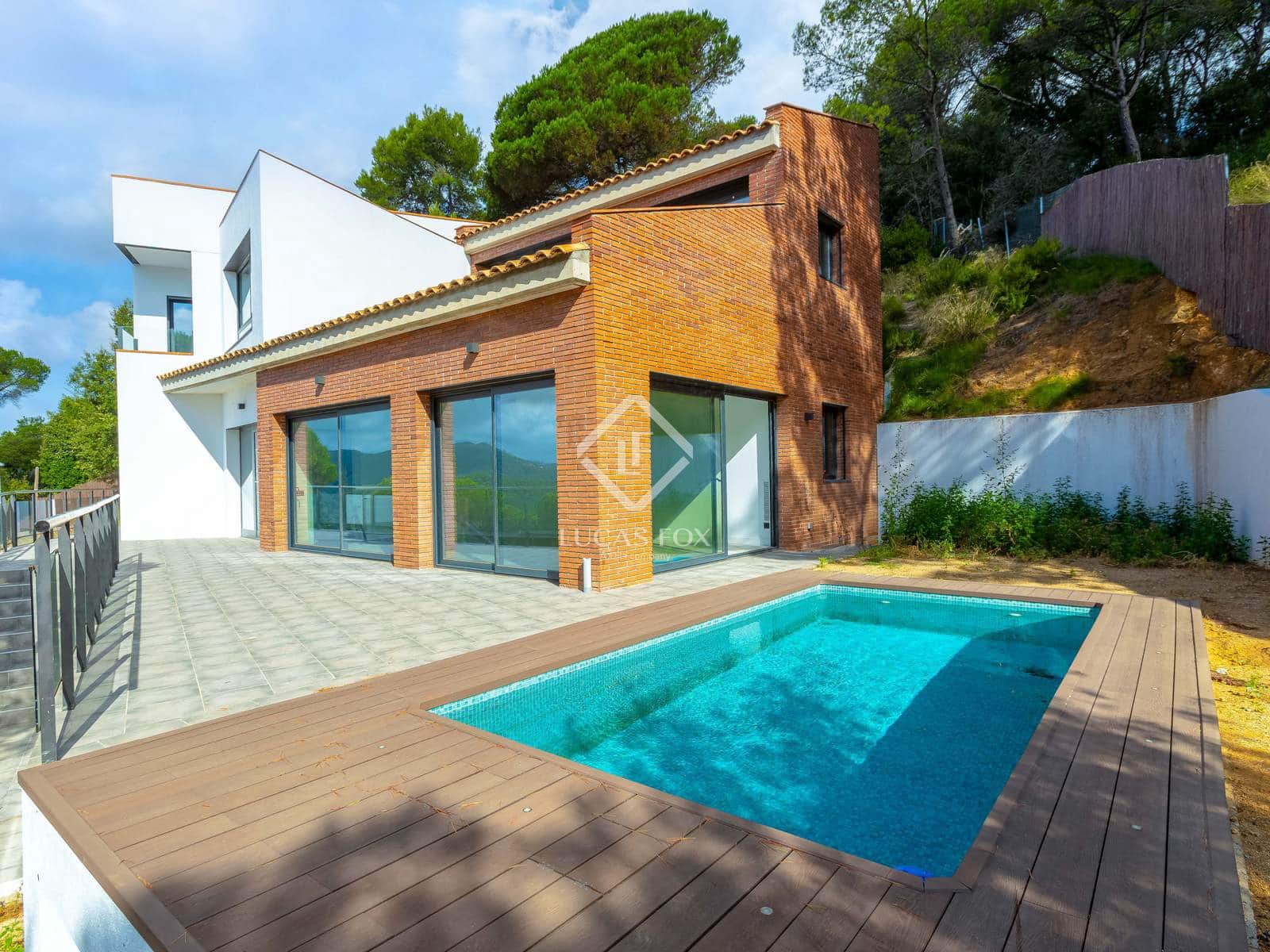 4 soverom Villa til salgs i Vallromanes med svømmebasseng garasje - € 790 000 (Ref: 9241150)