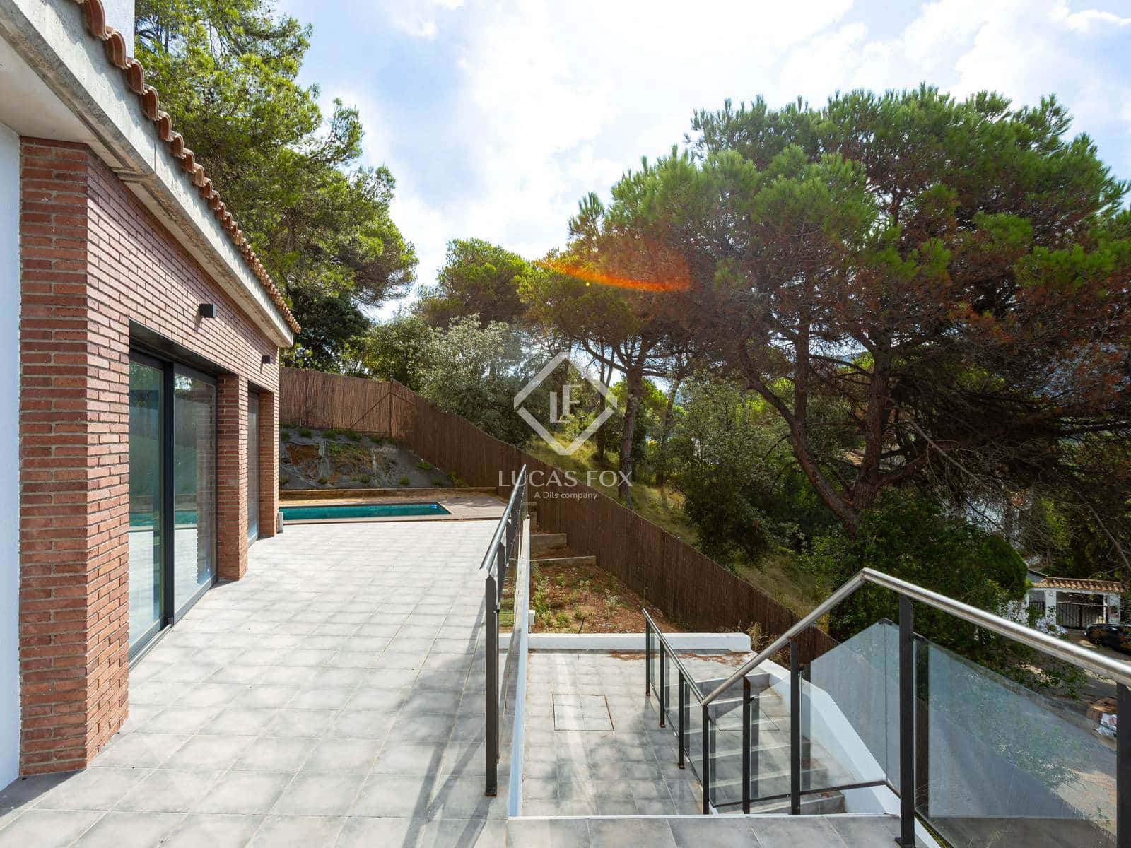 4 soverom Villa til salgs i Vallromanes med svømmebasseng garasje - € 790 000 (Ref: 9241150)