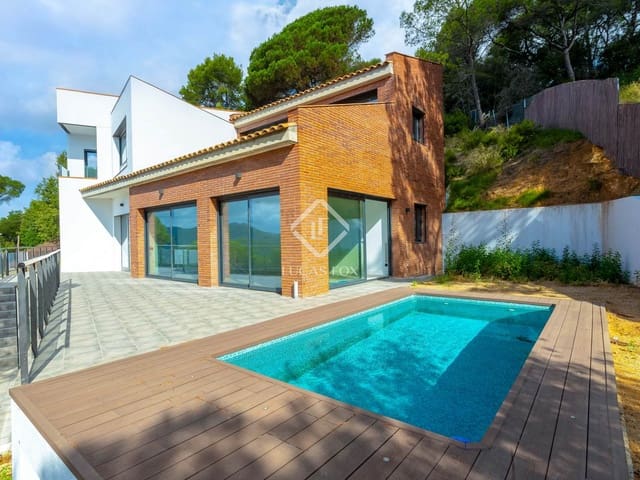 4 soverom Villa til salgs i Vallromanes med svømmebasseng garasje - € 790 000 (Ref: 9241150)