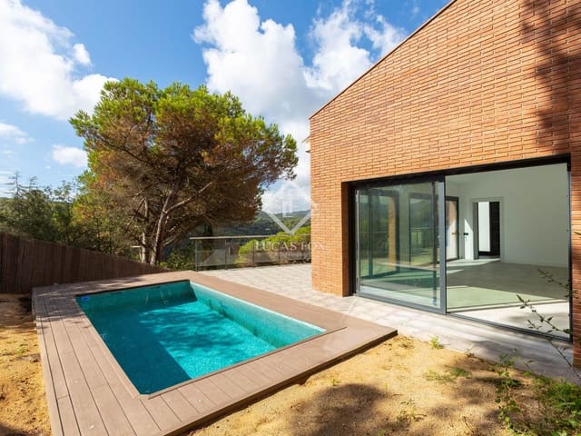 4 soverom Villa til salgs i Vallromanes med svømmebasseng garasje - € 790 000 (Ref: 9241150)