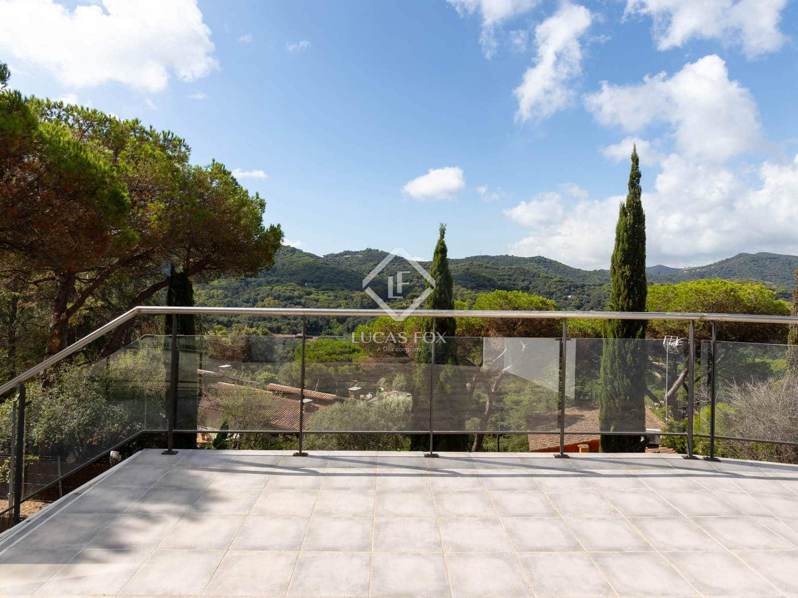 4 soverom Villa til salgs i Vallromanes med svømmebasseng garasje - € 790 000 (Ref: 9241150)