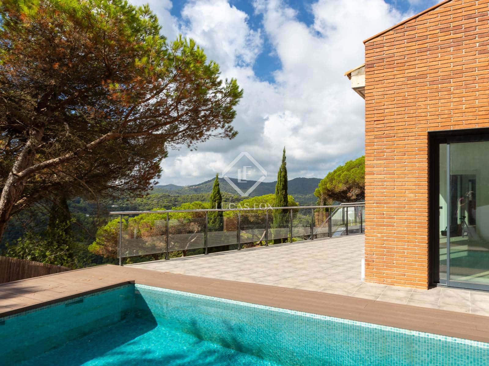 4 soverom Villa til salgs i Vallromanes med svømmebasseng garasje - € 790 000 (Ref: 9241150)