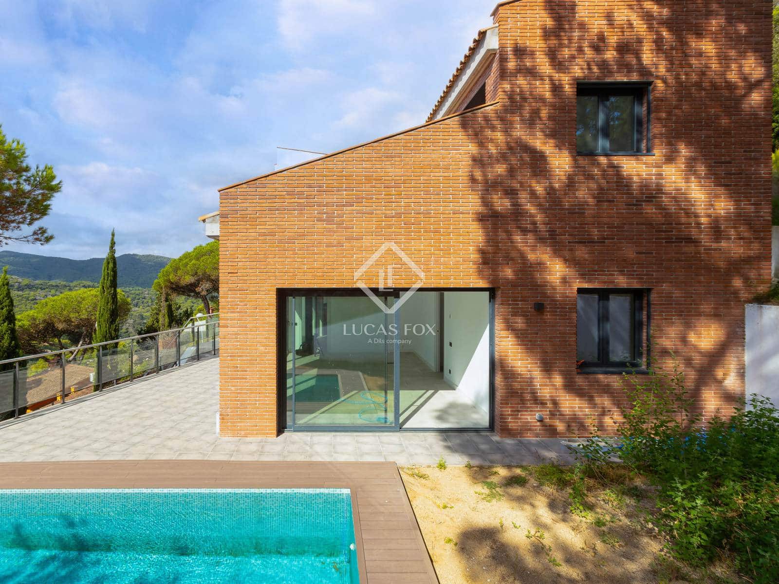 4 soverom Villa til salgs i Vallromanes med svømmebasseng garasje - € 790 000 (Ref: 9241150)