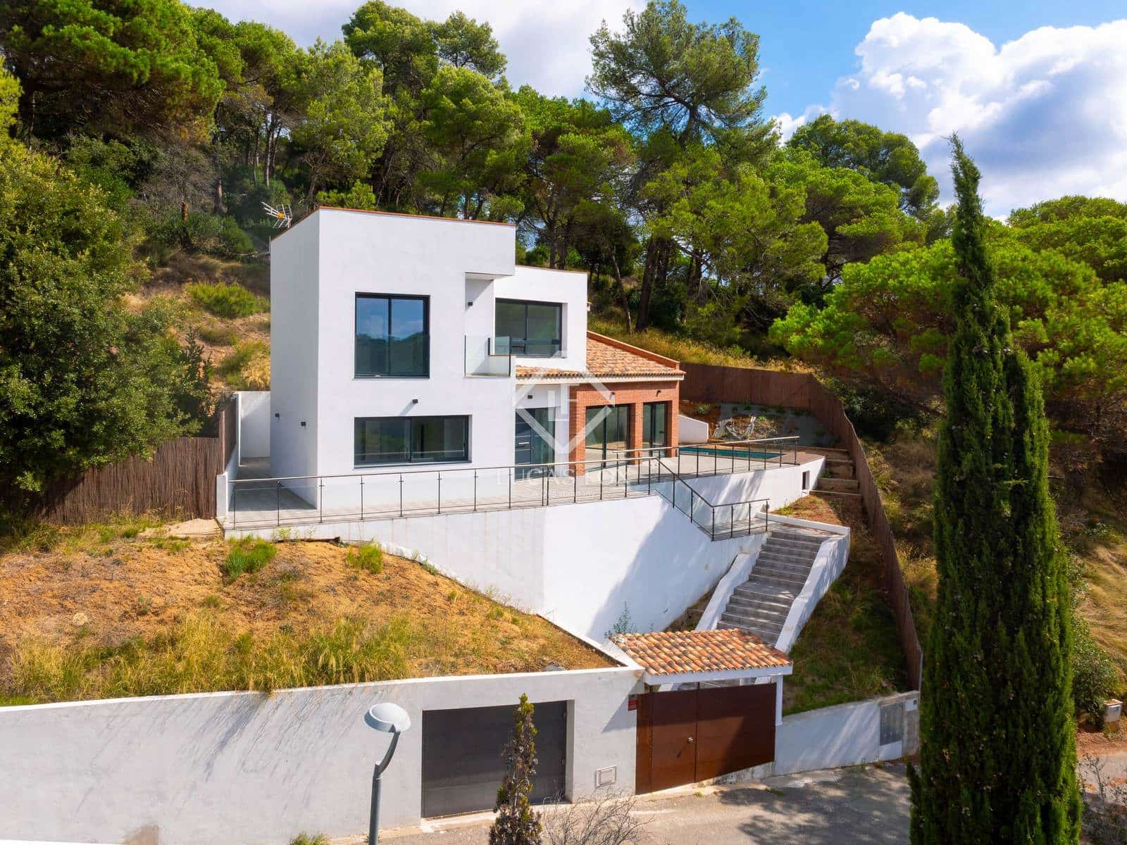 4 soverom Villa til salgs i Vallromanes med svømmebasseng garasje - € 790 000 (Ref: 9241150)