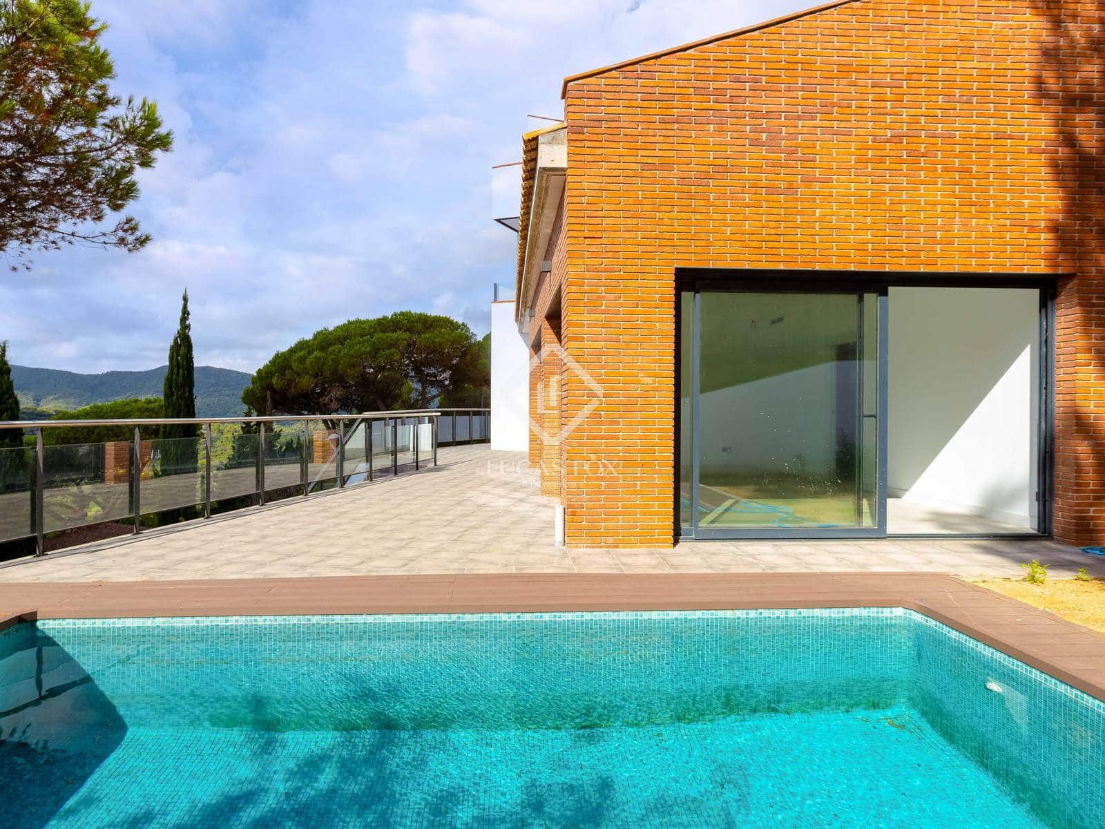 4 soverom Villa til salgs i Vallromanes med svømmebasseng garasje - € 790 000 (Ref: 9241150)