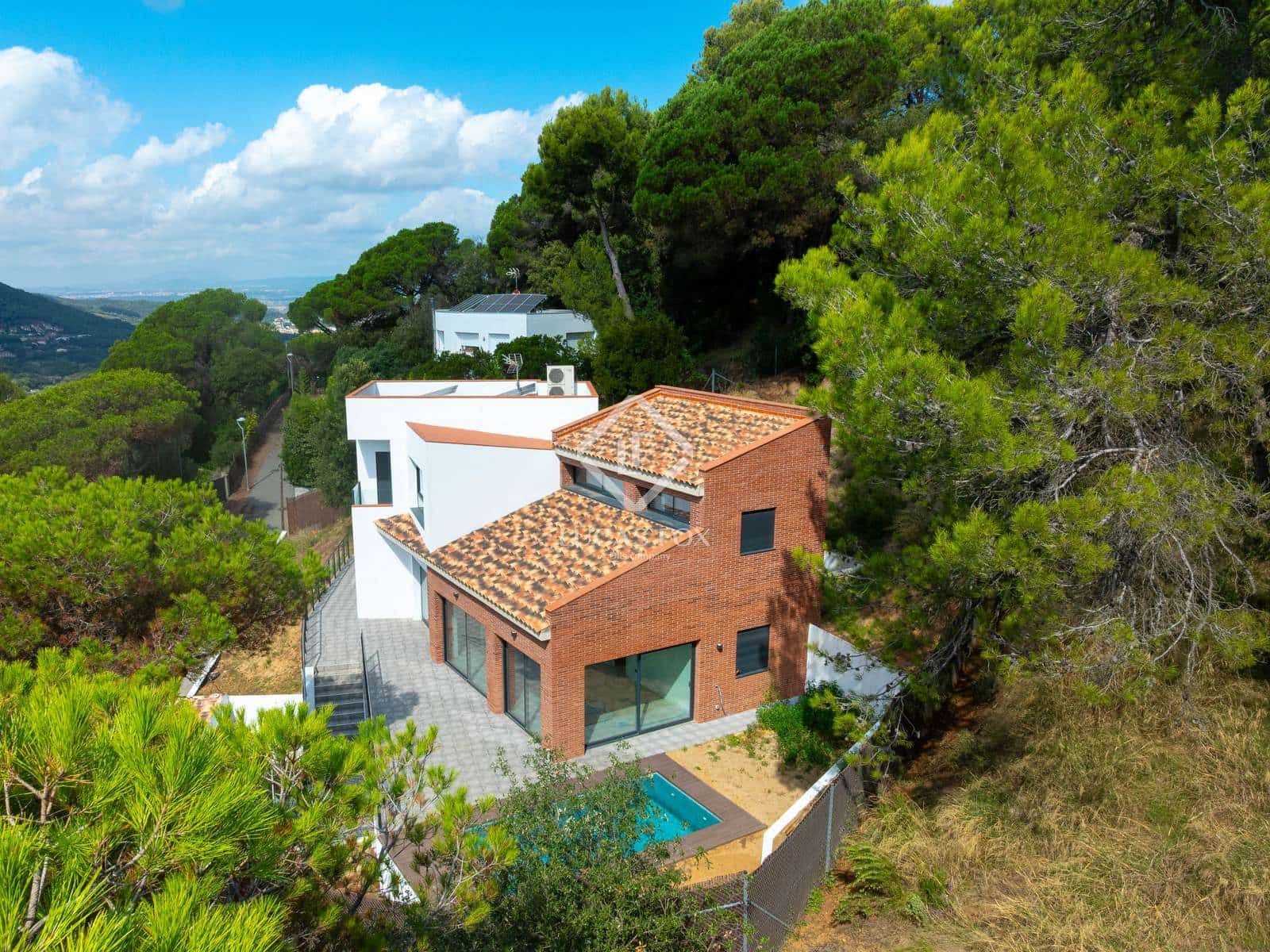 4 soverom Villa til salgs i Vallromanes med svømmebasseng garasje - € 790 000 (Ref: 9241150)