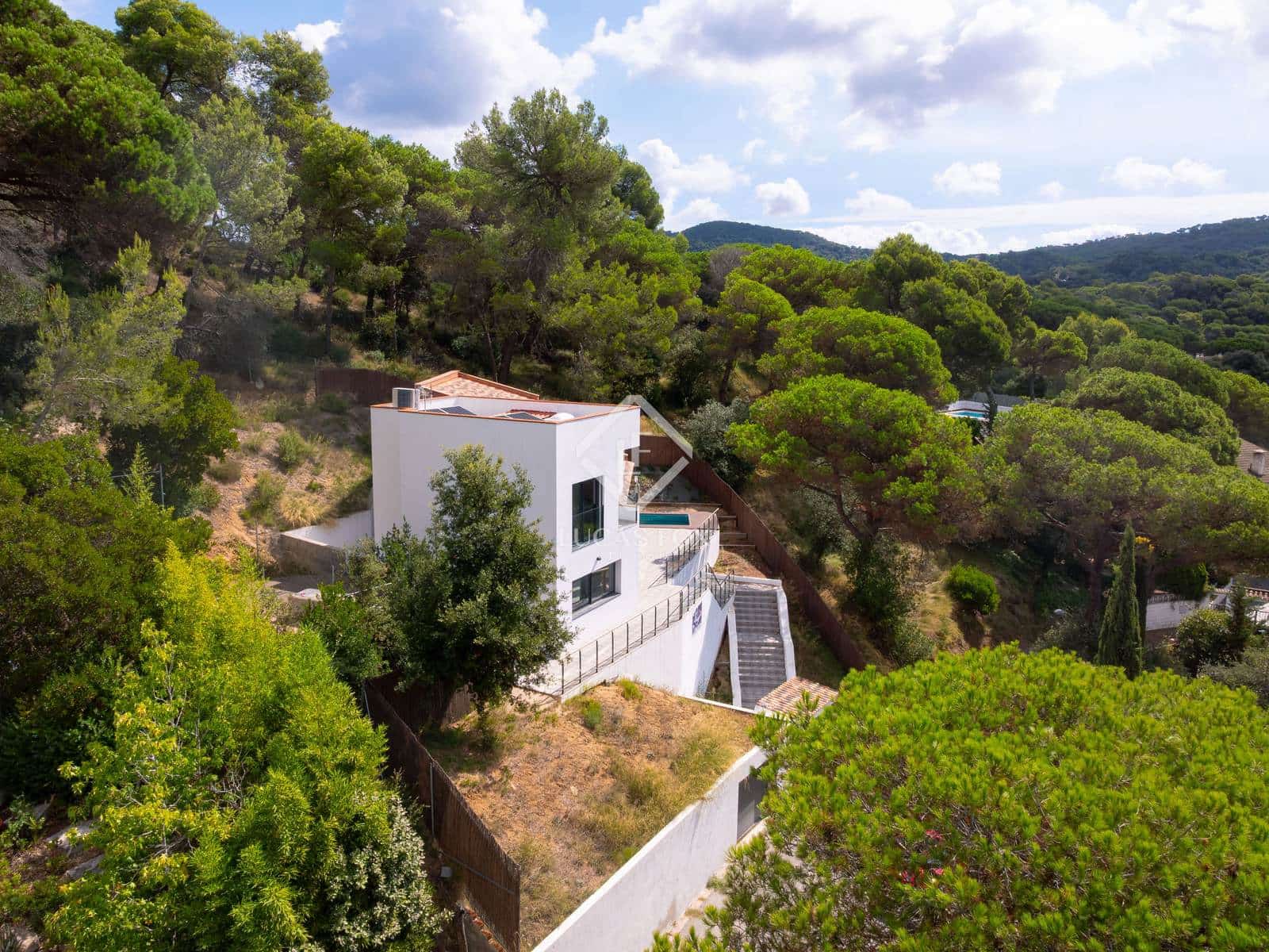 4 soverom Villa til salgs i Vallromanes med svømmebasseng garasje - € 790 000 (Ref: 9241150)