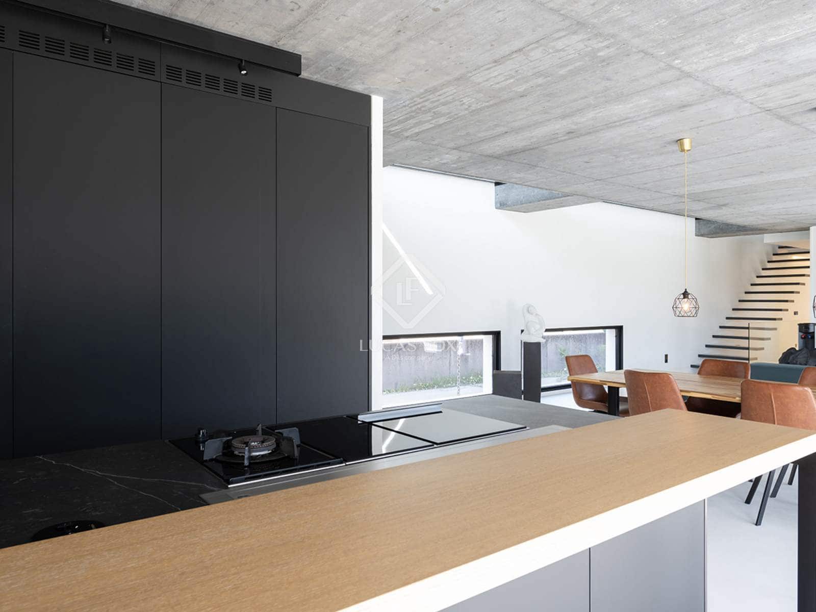 3 sypialnia Willa na sprzedaż w A Pobra do Caraminal z basenem garażem - 1 500 000 € (Ref: 9243520)