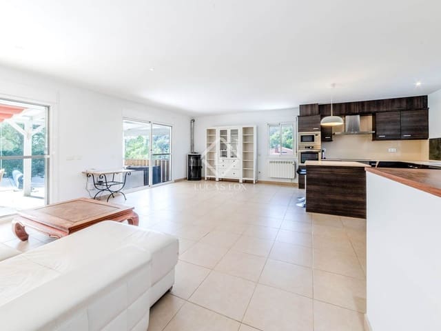 4 bedroom Villa for sale in Olivella with pool garage - € 535,000 (Ref: 9249145)