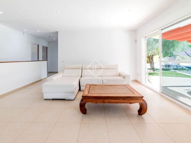 4 bedroom Villa for sale in Olivella with pool garage - € 535,000 (Ref: 9249145)