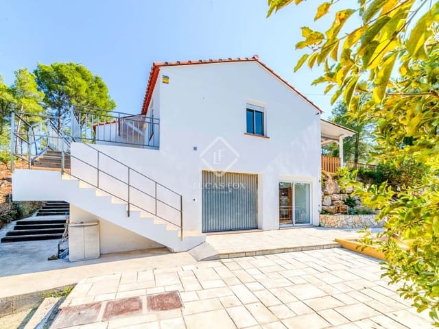 4 bedroom Villa for sale in Olivella with pool garage - € 535,000 (Ref: 9249145)