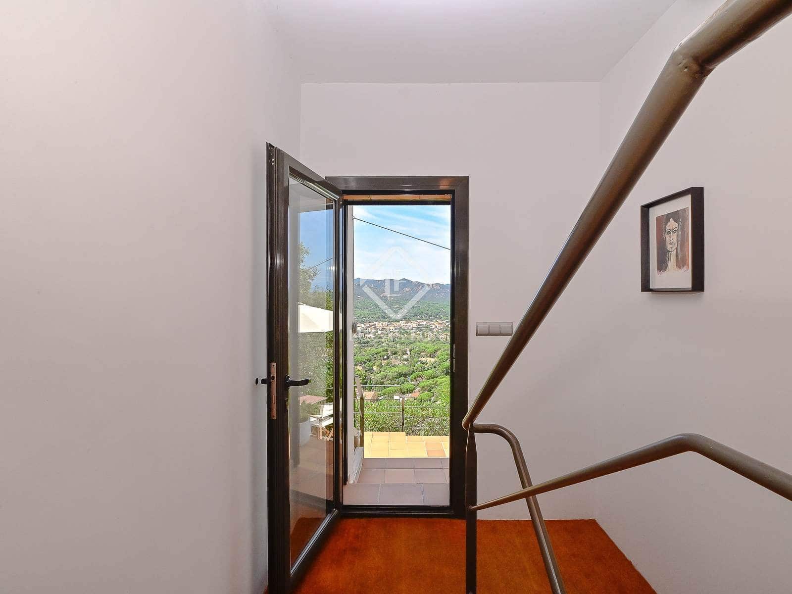 4 soveværelse Villa til salg i Santa Cristina d'Aro med swimmingpool garage - € 760.000 (Ref: 9254209)