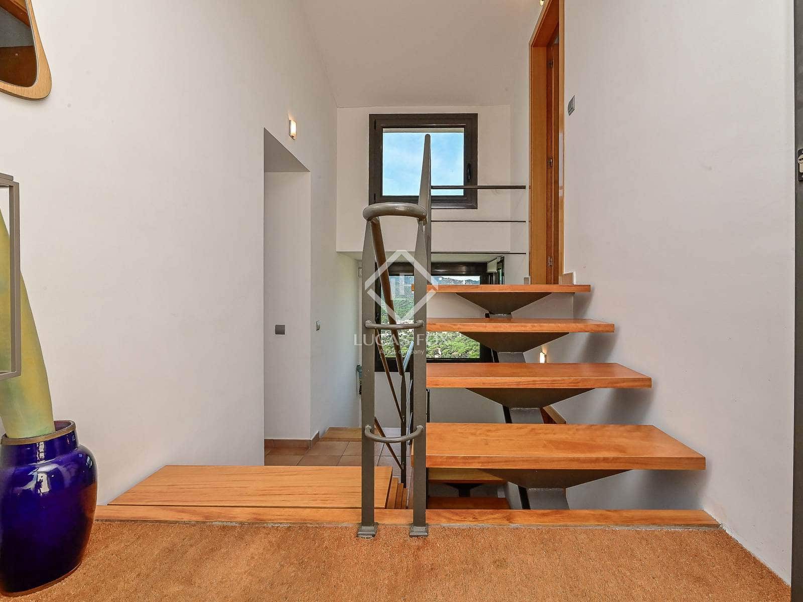 4 soveværelse Villa til salg i Santa Cristina d'Aro med swimmingpool garage - € 760.000 (Ref: 9254209)