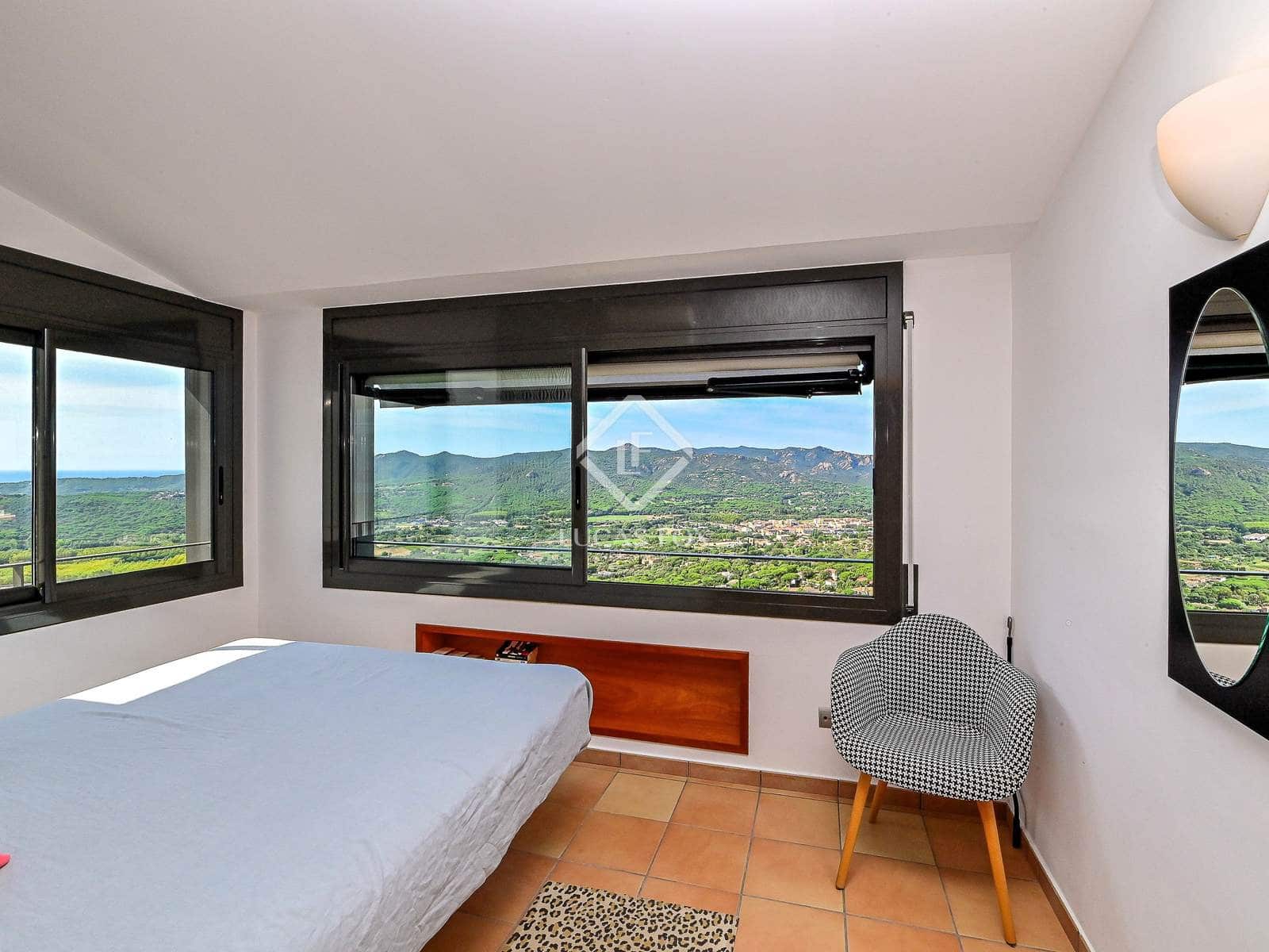 4 soveværelse Villa til salg i Santa Cristina d'Aro med swimmingpool garage - € 760.000 (Ref: 9254209)