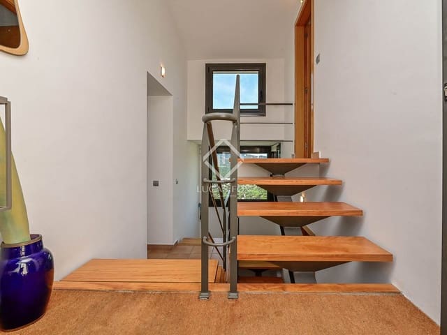 4 soveværelse Villa til salg i Santa Cristina d'Aro med swimmingpool garage - € 760.000 (Ref: 9254209)