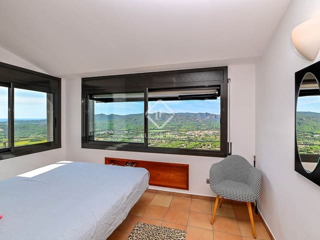 4 soveværelse Villa til salg i Santa Cristina d'Aro med swimmingpool garage - € 760.000 (Ref: 9254209)