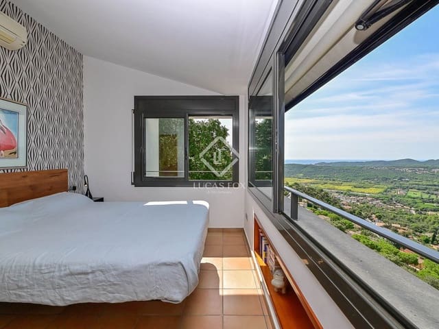 4 soveværelse Villa til salg i Santa Cristina d'Aro med swimmingpool garage - € 760.000 (Ref: 9254209)