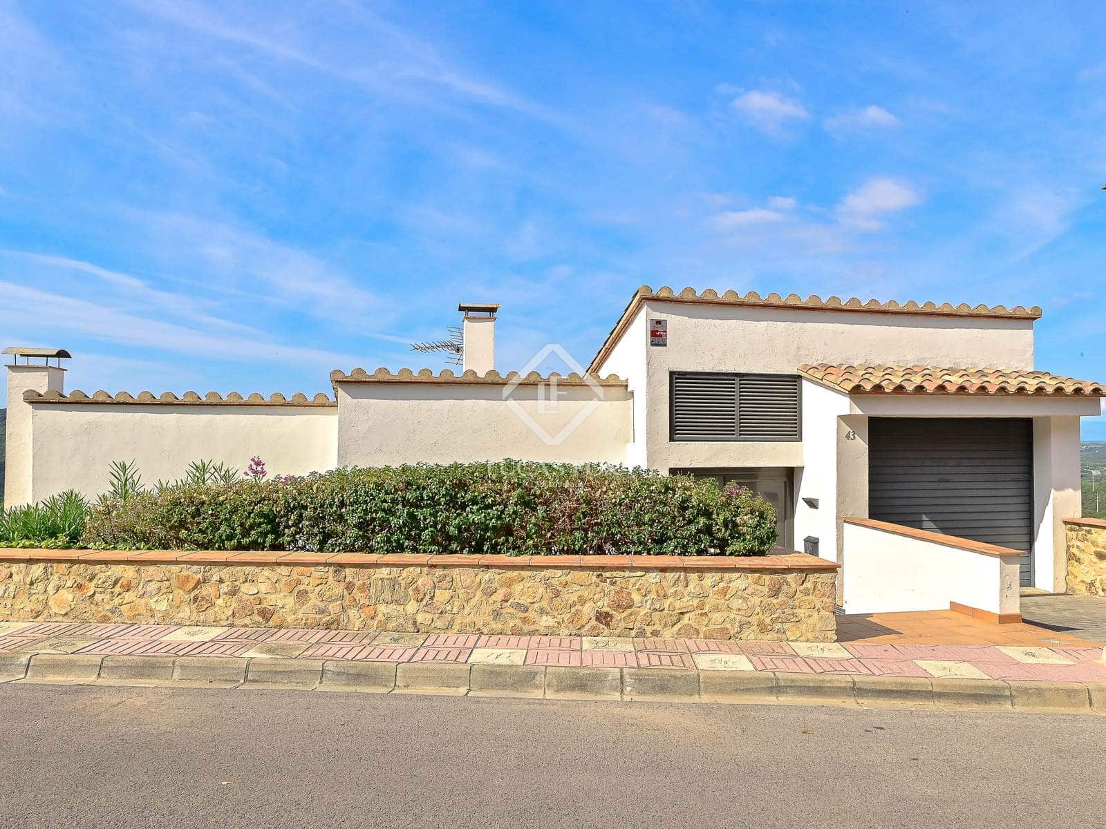 4 soveværelse Villa til salg i Santa Cristina d'Aro med swimmingpool garage - € 760.000 (Ref: 9254209)