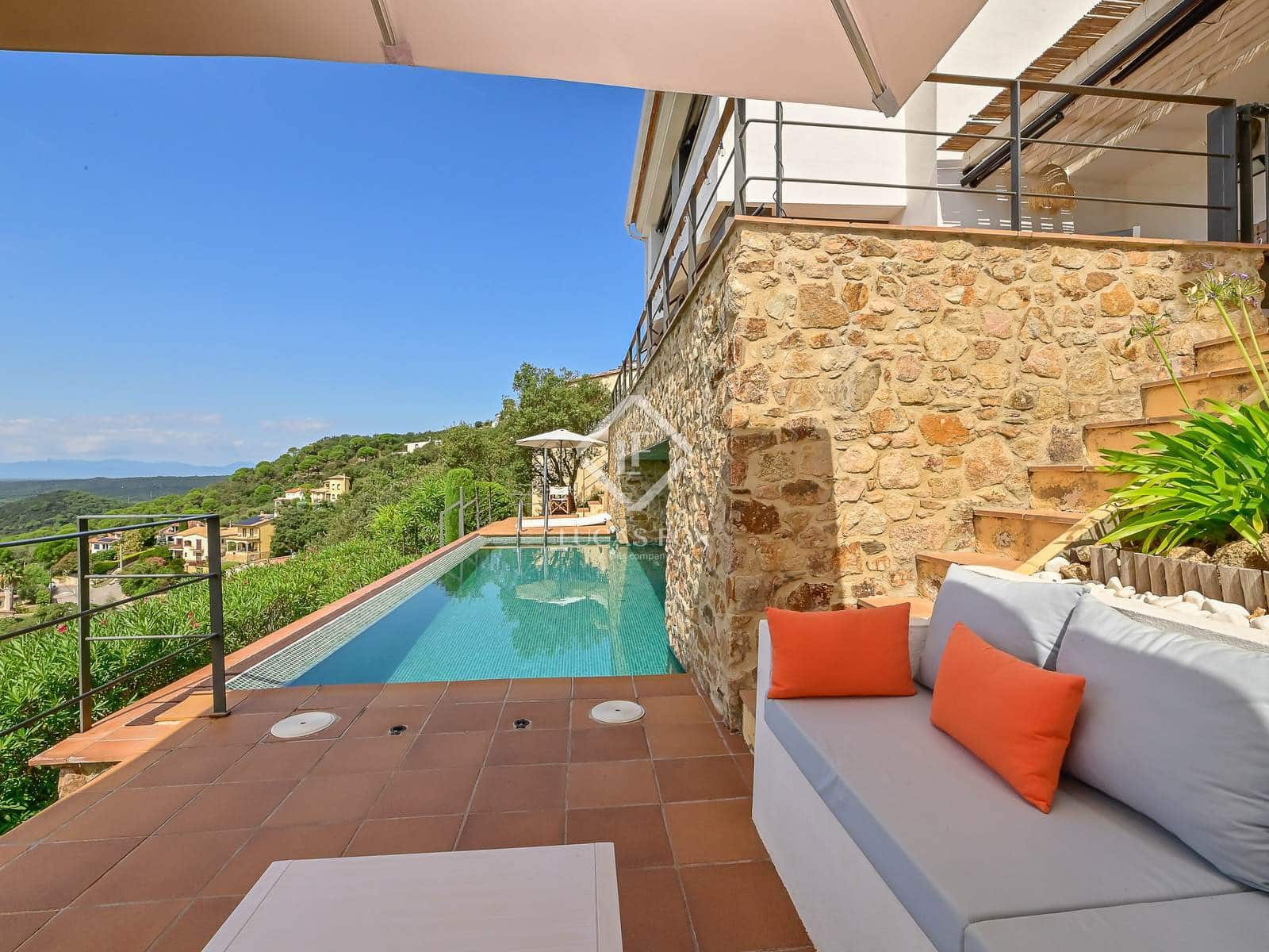 4 soveværelse Villa til salg i Santa Cristina d'Aro med swimmingpool garage - € 760.000 (Ref: 9254209)