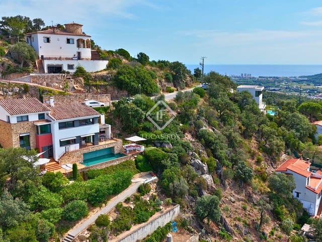 4 soveværelse Villa til salg i Santa Cristina d'Aro med swimmingpool garage - € 760.000 (Ref: 9254209)