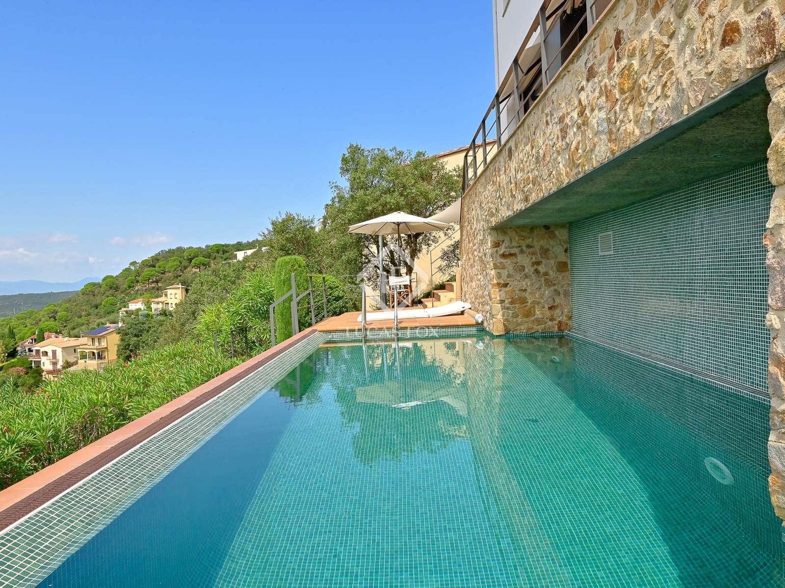 4 soveværelse Villa til salg i Santa Cristina d'Aro med swimmingpool garage - € 760.000 (Ref: 9254209)