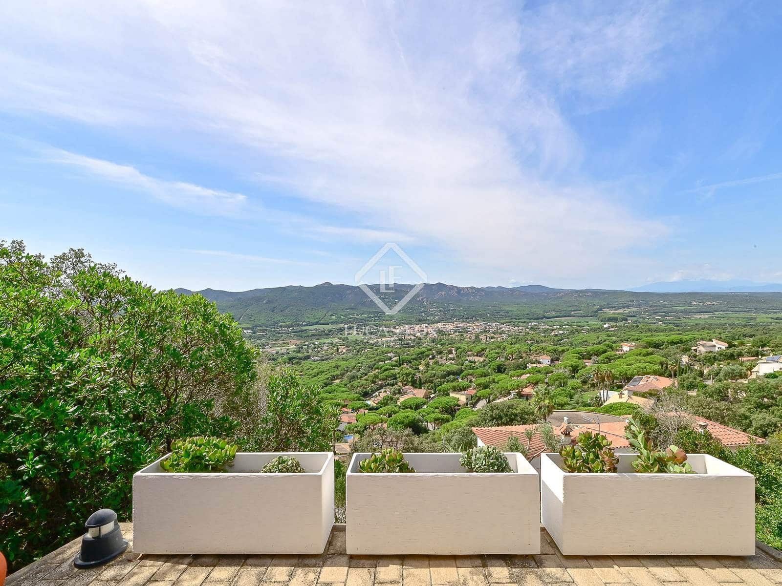 4 soveværelse Villa til salg i Santa Cristina d'Aro med swimmingpool garage - € 760.000 (Ref: 9254209)