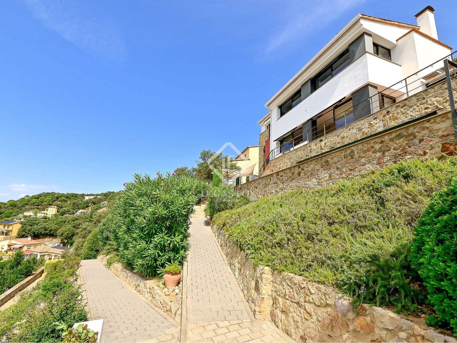 4 soveværelse Villa til salg i Santa Cristina d'Aro med swimmingpool garage - € 760.000 (Ref: 9254209)