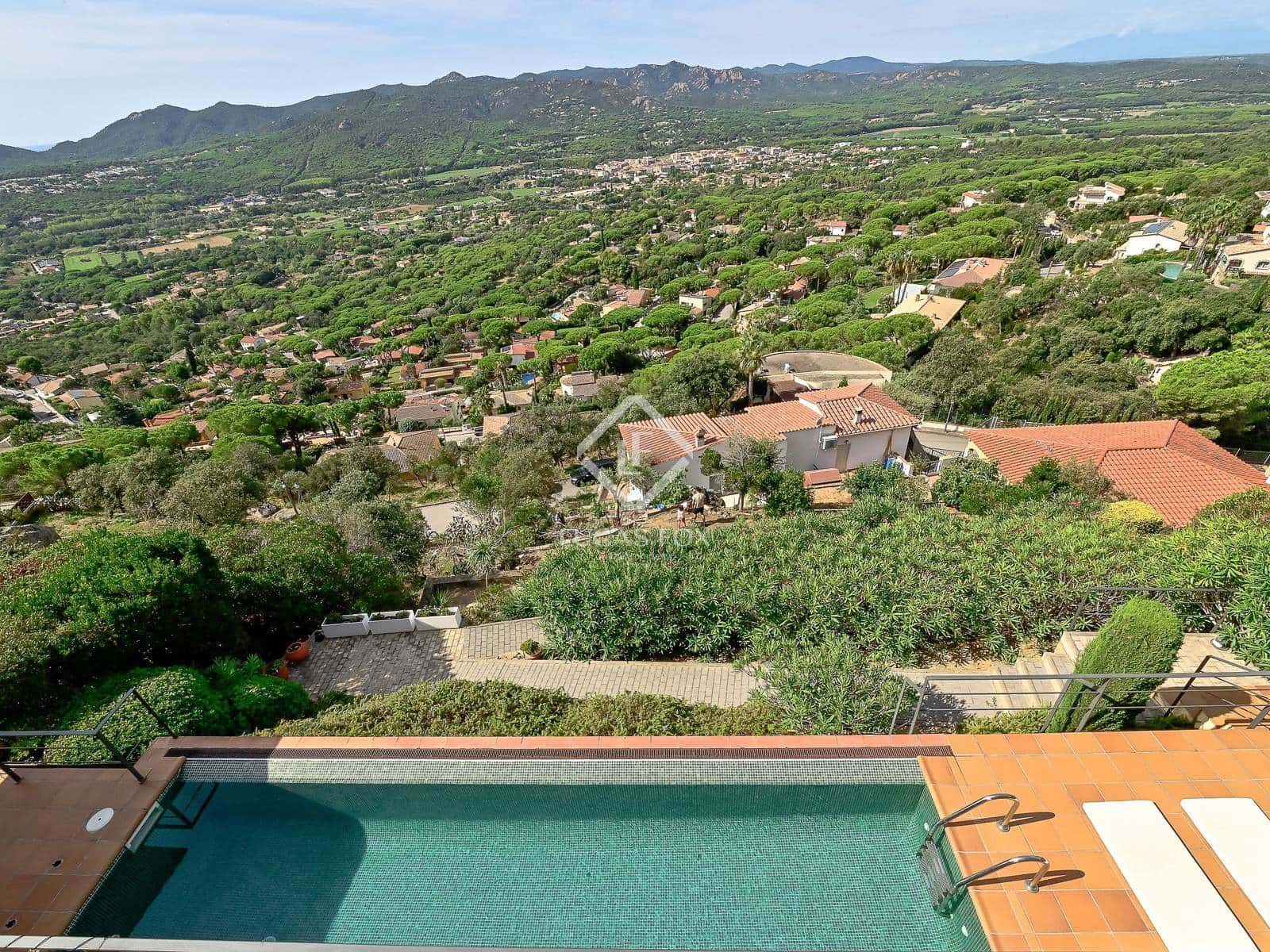 4 soveværelse Villa til salg i Santa Cristina d'Aro med swimmingpool garage - € 760.000 (Ref: 9254209)