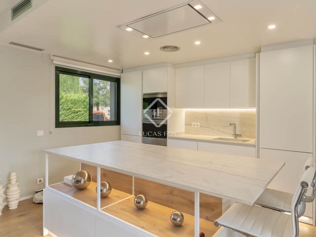 3 Zimmer Villa zu verkaufen in Navata mit Pool Garage - 670.000 € (Ref: 9256640)