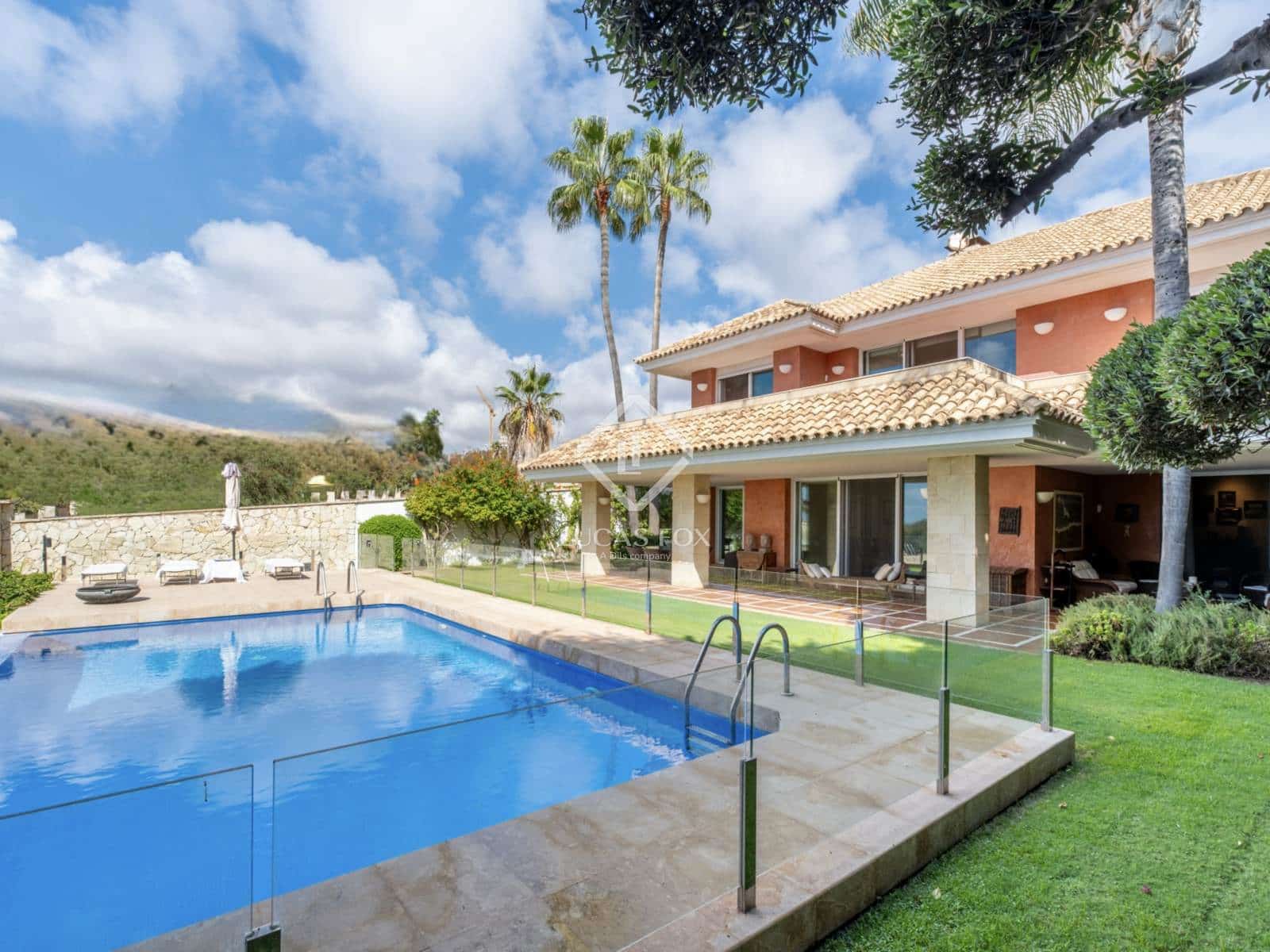 6 soveværelse Villa til salg i Alicante by med swimmingpool garage - € 3.800.000 (Ref: 9263301)