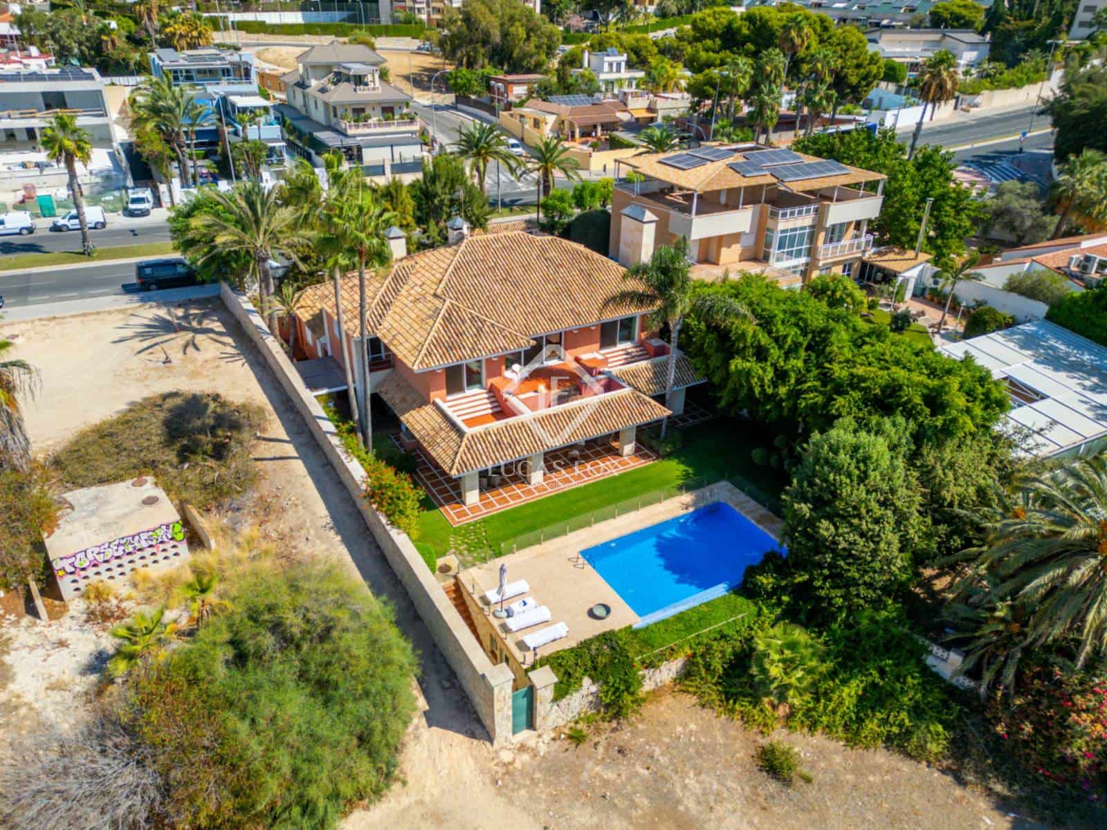 6 soveværelse Villa til salg i Alicante by med swimmingpool garage - € 3.800.000 (Ref: 9263301)