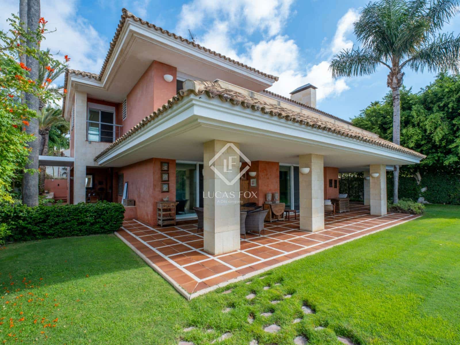 6 soveværelse Villa til salg i Alicante by med swimmingpool garage - € 3.800.000 (Ref: 9263301)