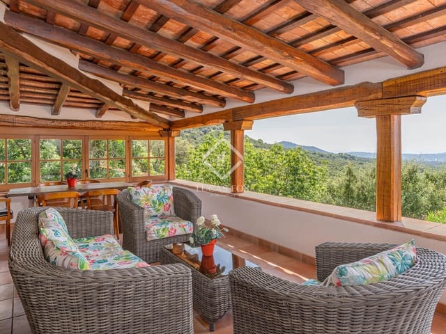 Chalet de 5 habitaciones en Santa Cristina d'Aro en venta con piscina garaje - 1.795.000 € (Ref: 9263302)