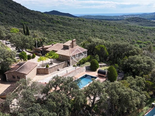 Chalet de 5 habitaciones en Santa Cristina d'Aro en venta con piscina garaje - 1.795.000 € (Ref: 9263302)