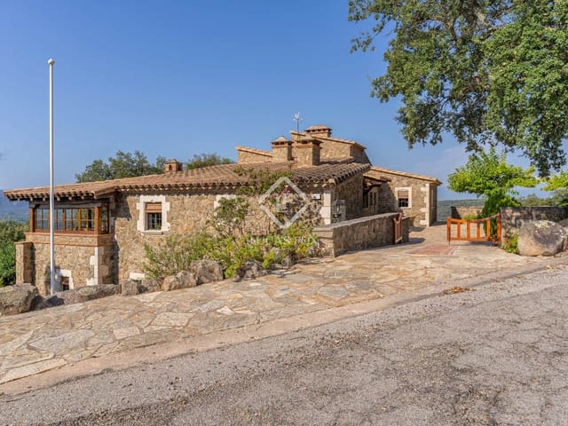 Chalet de 5 habitaciones en Santa Cristina d'Aro en venta con piscina garaje - 1.795.000 € (Ref: 9263302)
