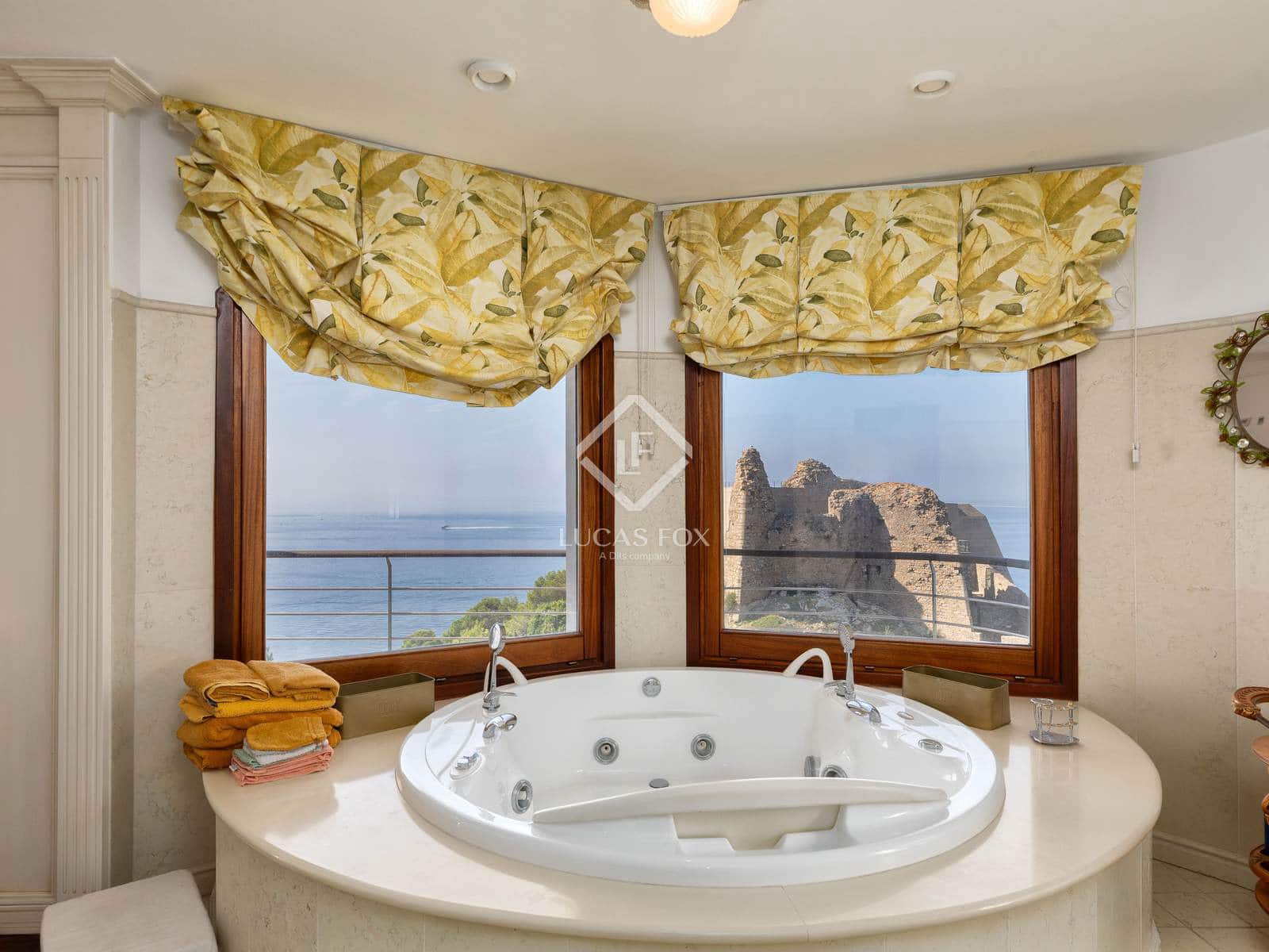 4 sypialnia Willa na sprzedaż w Roses z basenem garażem - 2 550 000 € (Ref: 9263372)